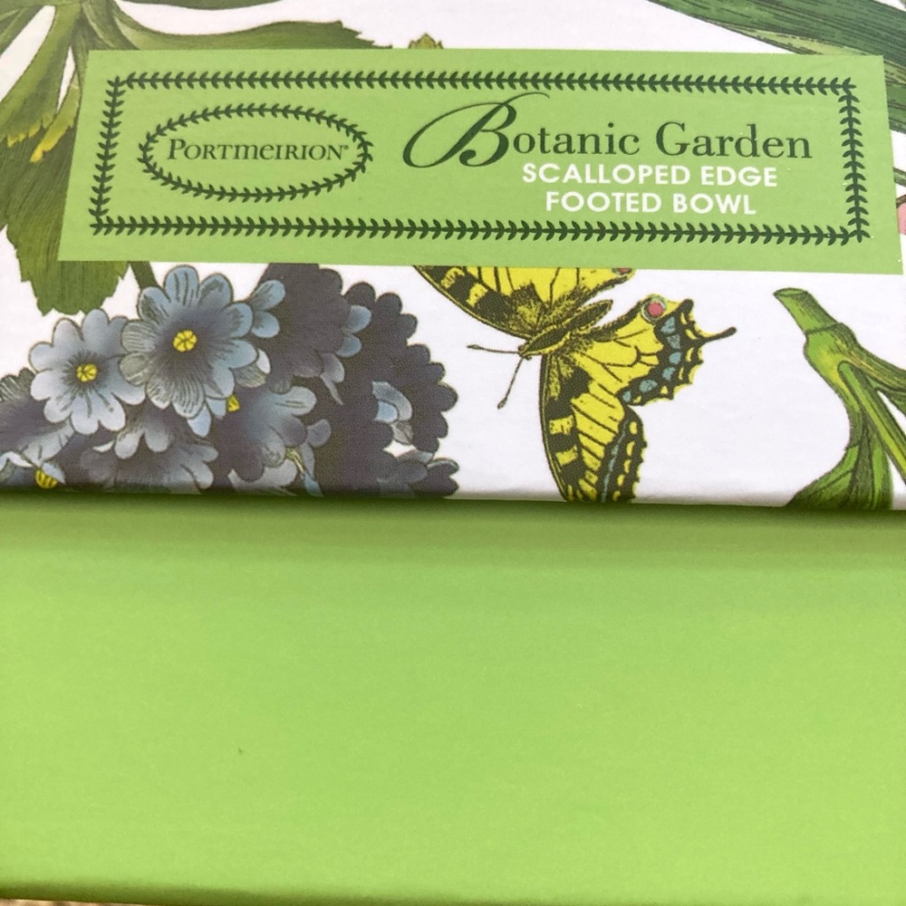 New Gift Boxed Portmeirion Botanic Garden scalloped edge footed bowl. - Picture 12 of 12